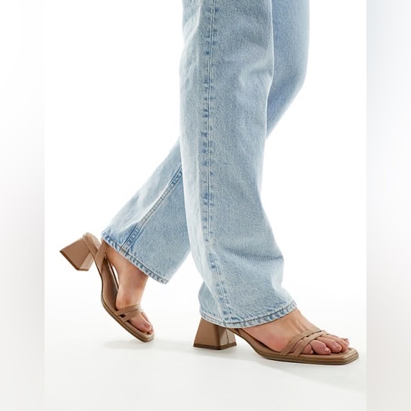 ASOS DESIGN (Wide Fit) Honeydew heeled sandals - Picture 4 of 5